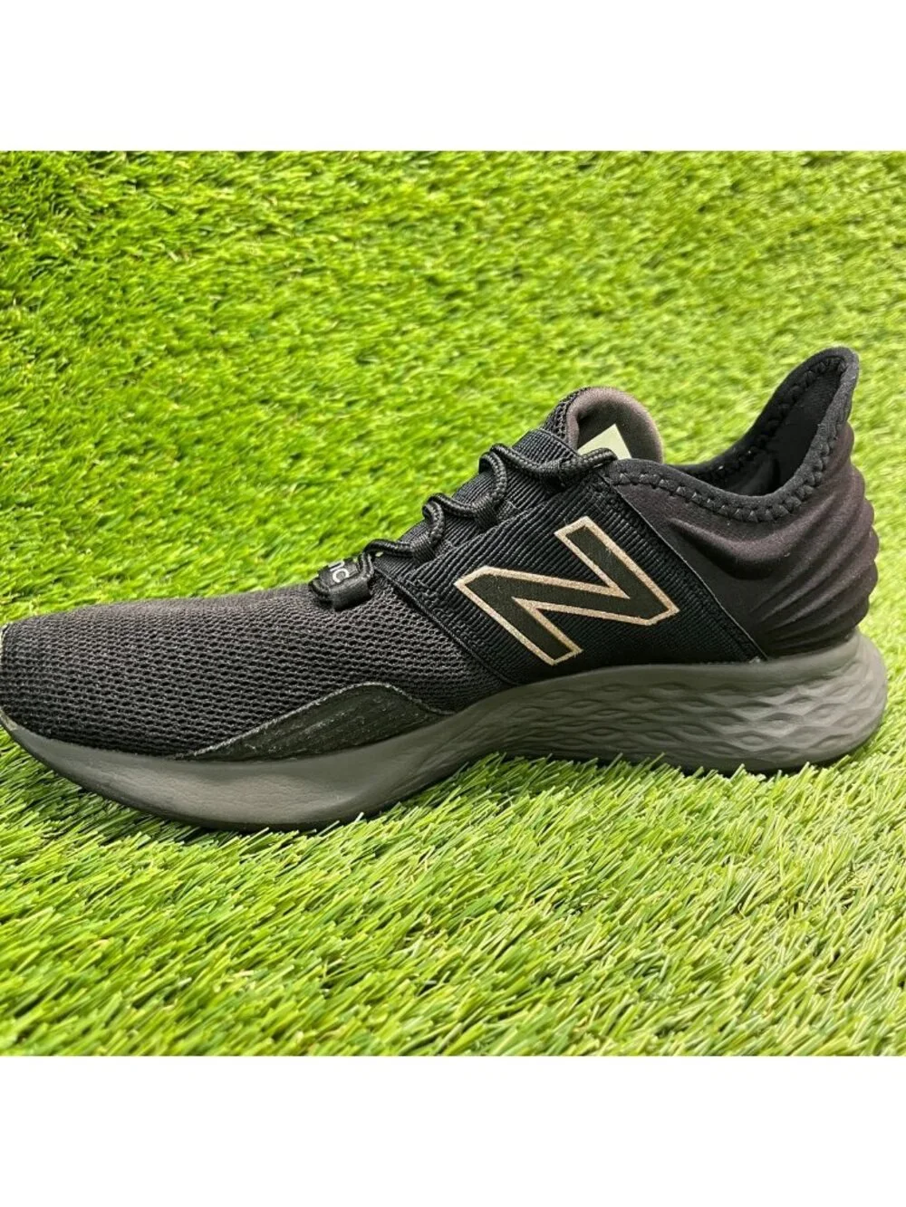 New Balance Fresh Foam Roav V1 Womens Size 8.5 Black Gray Running Shoes Sneakers